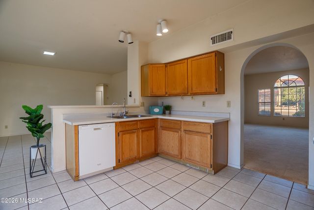 9413 N Warbler Place, Tucson, AZ 85742
