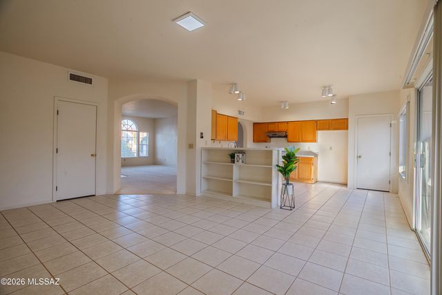 9413 N Warbler Place, Tucson, AZ 85742
