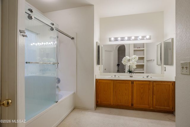 9413 N Warbler Place, Tucson, AZ 85742