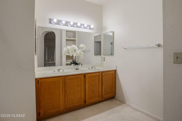 9413 N Warbler Place, Tucson, AZ 85742