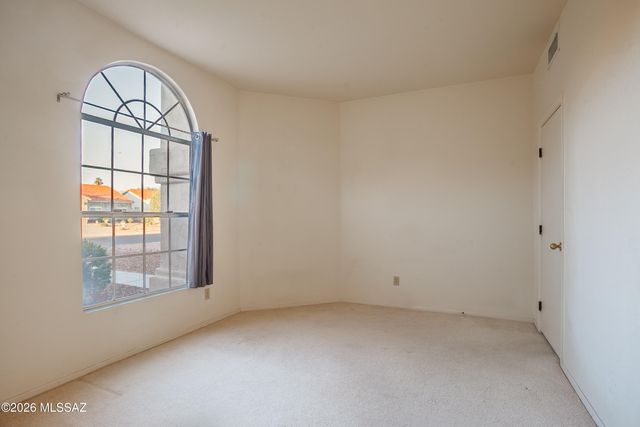 9413 N Warbler Place, Tucson, AZ 85742