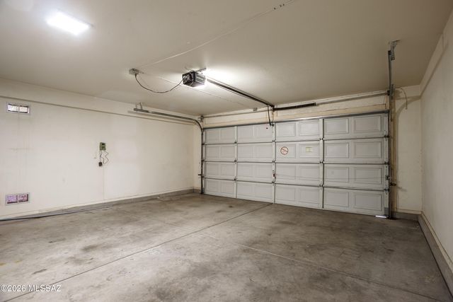 9413 N Warbler Place, Tucson, AZ 85742