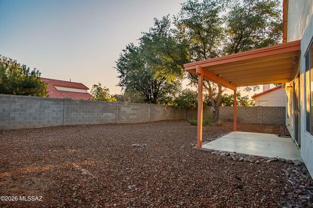 9413 N Warbler Place, Tucson, AZ 85742