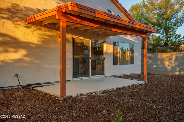 9413 N Warbler Place, Tucson, AZ 85742