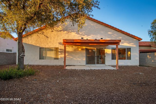 9413 N Warbler Place, Tucson, AZ 85742