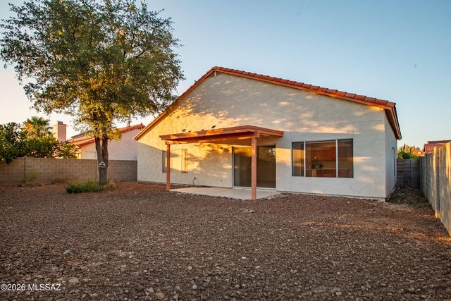9413 N Warbler Place, Tucson, AZ 85742
