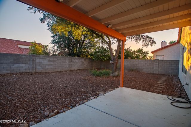 9413 N Warbler Place, Tucson, AZ 85742