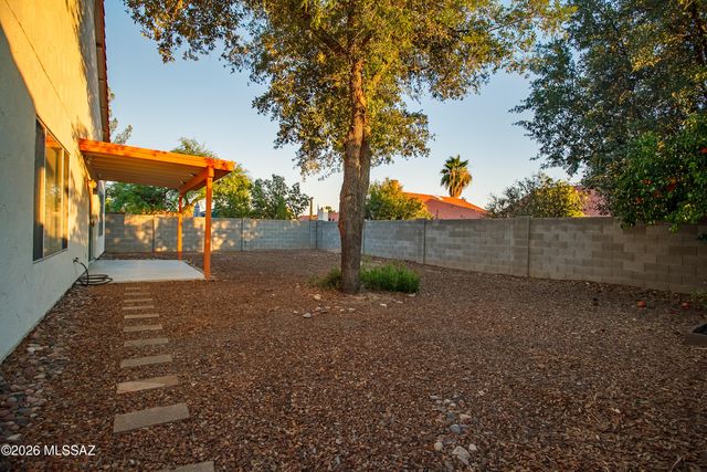 9413 N Warbler Place, Tucson, AZ 85742