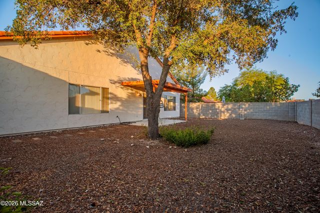9413 N Warbler Place, Tucson, AZ 85742