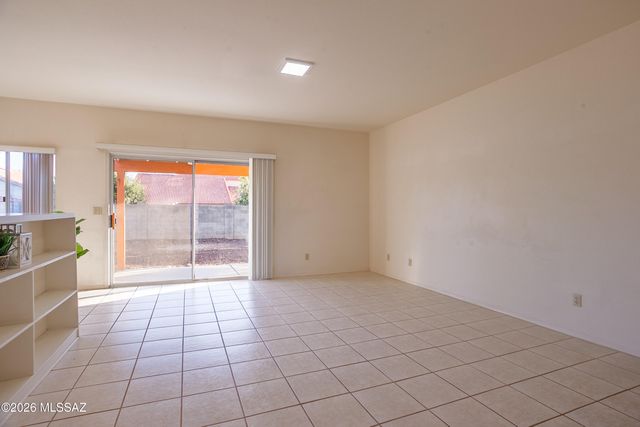 9413 N Warbler Place, Tucson, AZ 85742