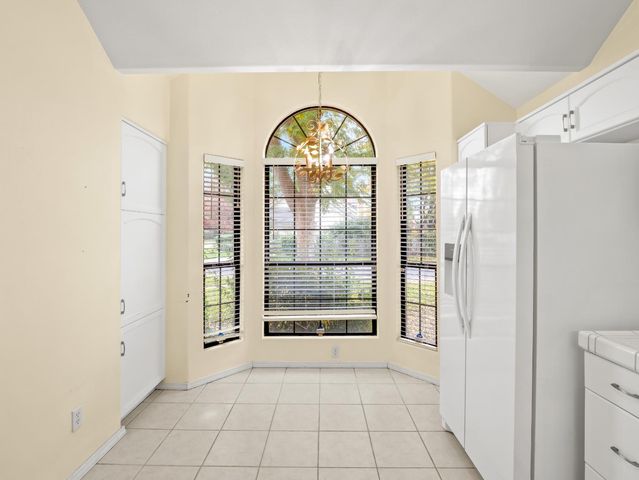 917 E Foxhill Drive, Fresno, CA 93720