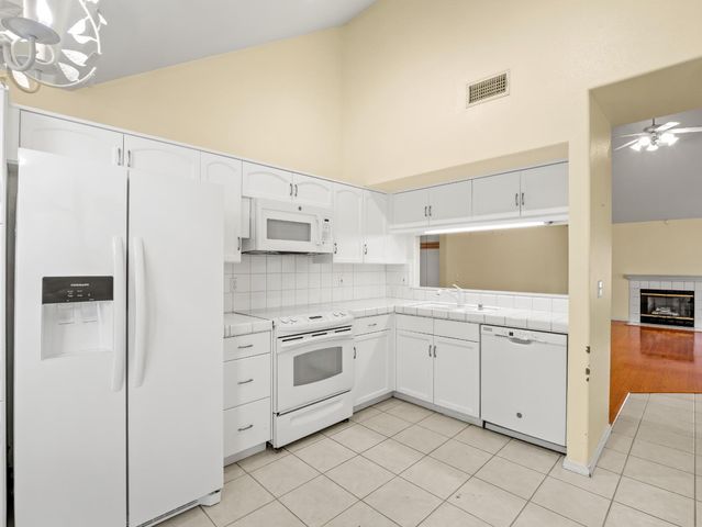 917 E Foxhill Drive, Fresno, CA 93720