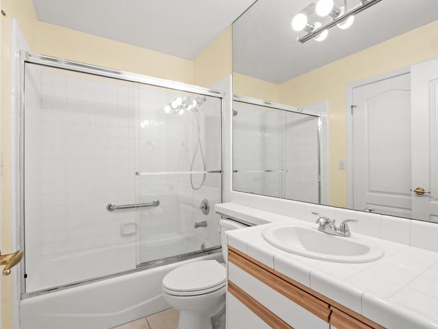 917 E Foxhill Drive, Fresno, CA 93720