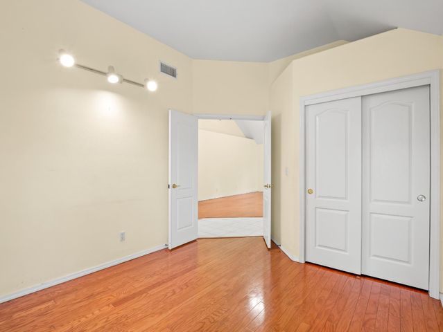 917 E Foxhill Drive, Fresno, CA 93720