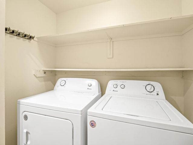 917 E Foxhill Drive, Fresno, CA 93720