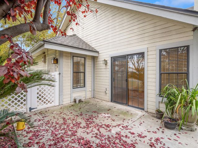 917 E Foxhill Drive, Fresno, CA 93720