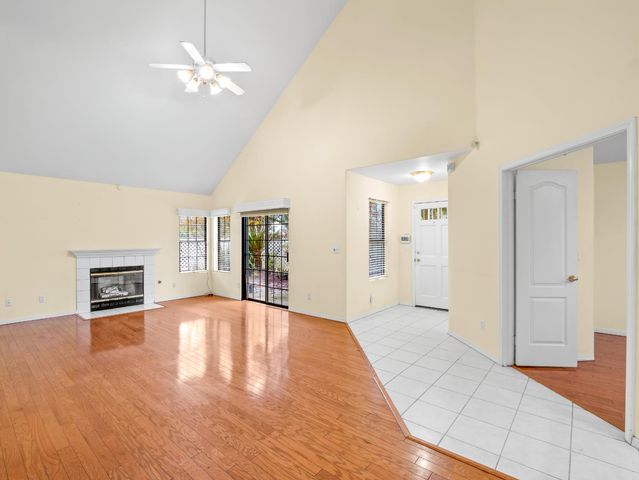 917 E Foxhill Drive, Fresno, CA 93720