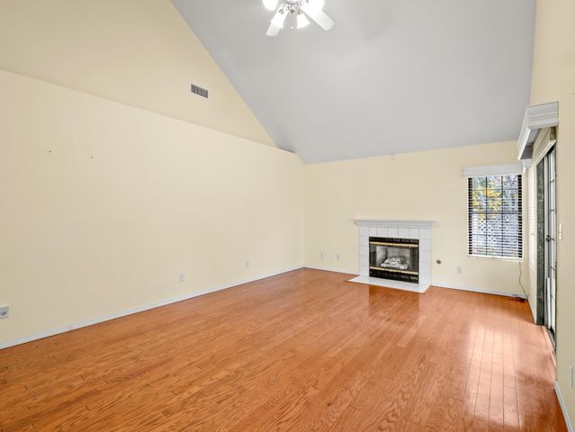 917 E Foxhill Drive, Fresno, CA 93720