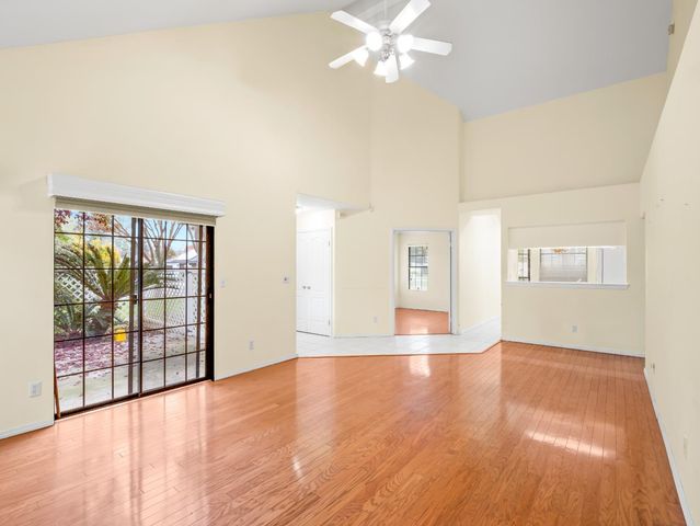 917 E Foxhill Drive, Fresno, CA 93720