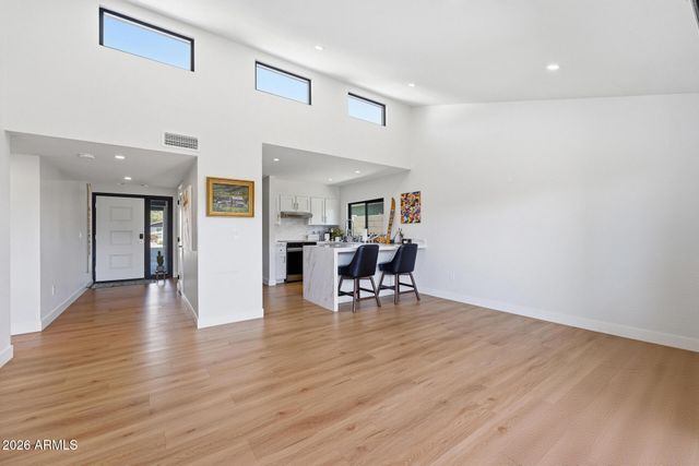 5449 E CAMBRIDGE Avenue, Phoenix, AZ 85008