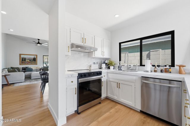 5449 E CAMBRIDGE Avenue, Phoenix, AZ 85008