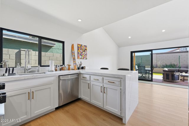 5449 E CAMBRIDGE Avenue, Phoenix, AZ 85008