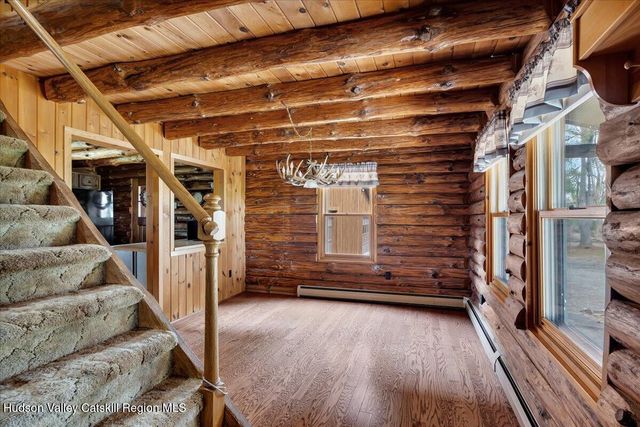 2213 U.S. 9, Kinderhook, NY 12106