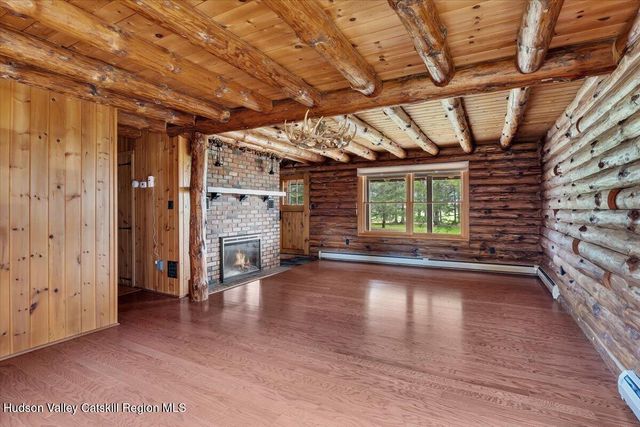 2213 U.S. 9, Kinderhook, NY 12106