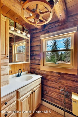 2213 U.S. 9, Kinderhook, NY 12106