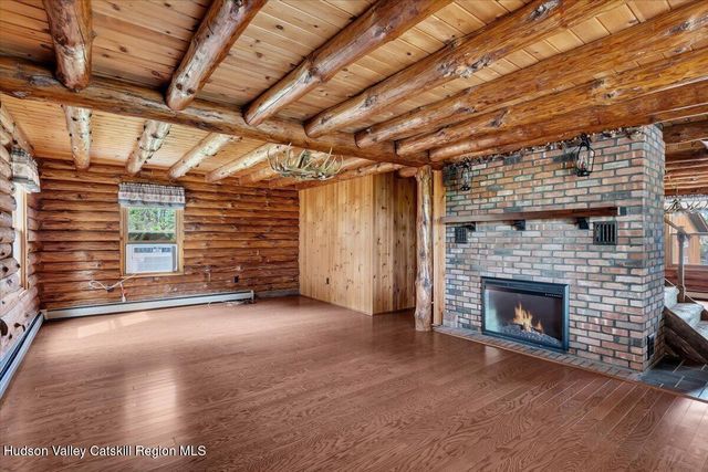 2213 U.S. 9, Kinderhook, NY 12106