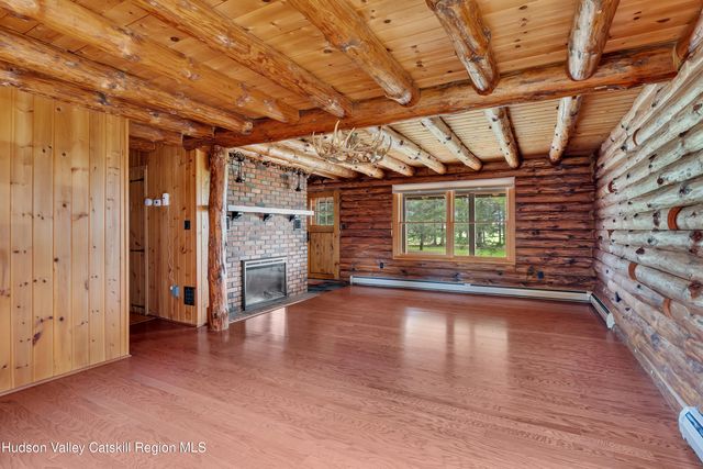 2213 U.S. 9, Kinderhook, NY 12106