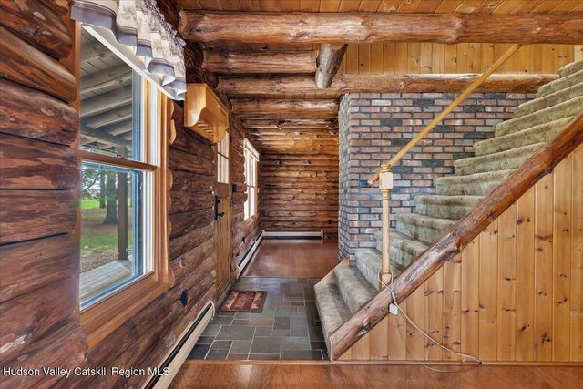 2213 U.S. 9, Kinderhook, NY 12106