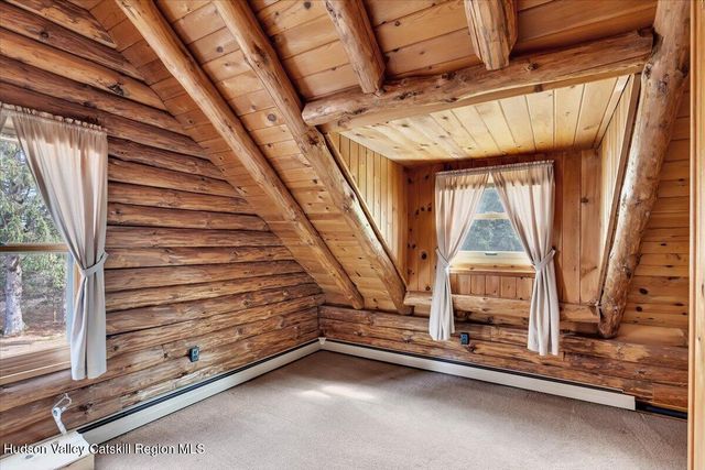 2213 U.S. 9, Kinderhook, NY 12106