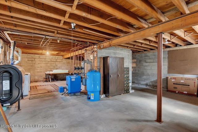 2213 U.S. 9, Kinderhook, NY 12106