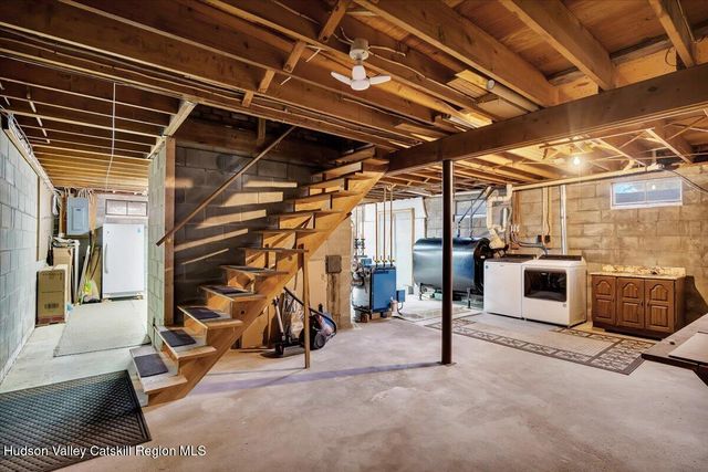 2213 U.S. 9, Kinderhook, NY 12106