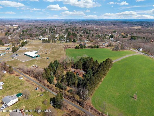 2213 U.S. 9, Kinderhook, NY 12106