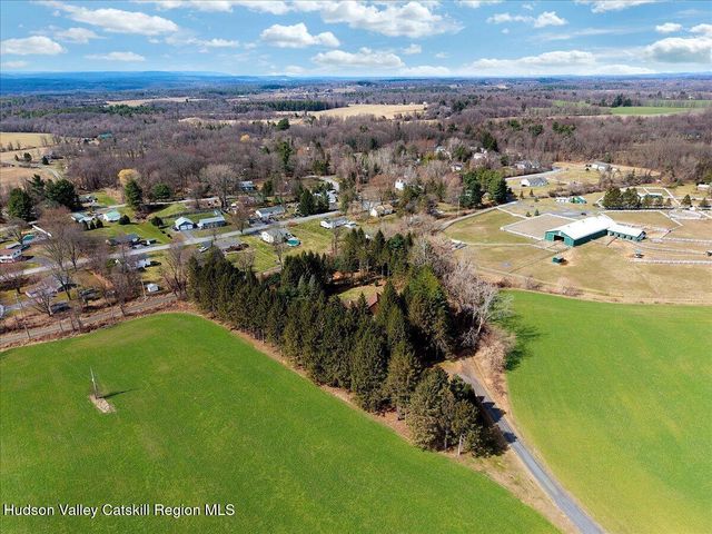 2213 U.S. 9, Kinderhook, NY 12106