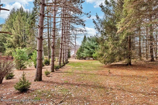 2213 U.S. 9, Kinderhook, NY 12106