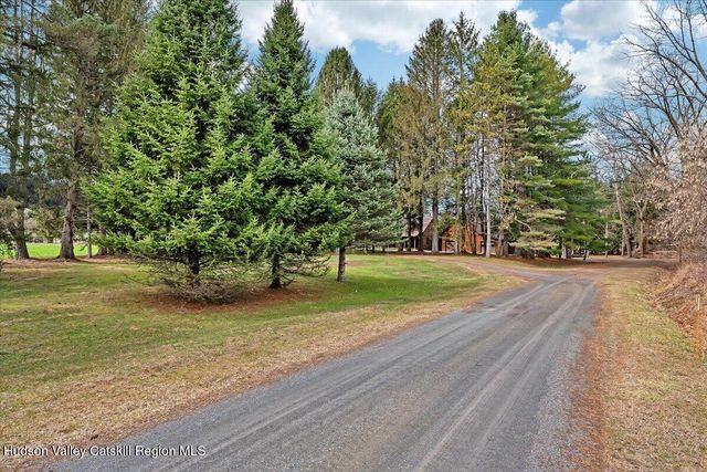 2213 U.S. 9, Kinderhook, NY 12106