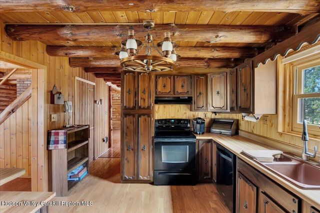 2213 U.S. 9, Kinderhook, NY 12106