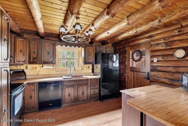 2213 U.S. 9, Kinderhook, NY 12106