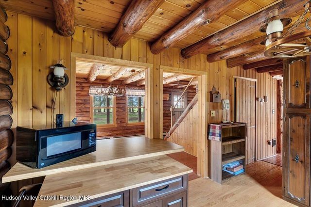 2213 U.S. 9, Kinderhook, NY 12106