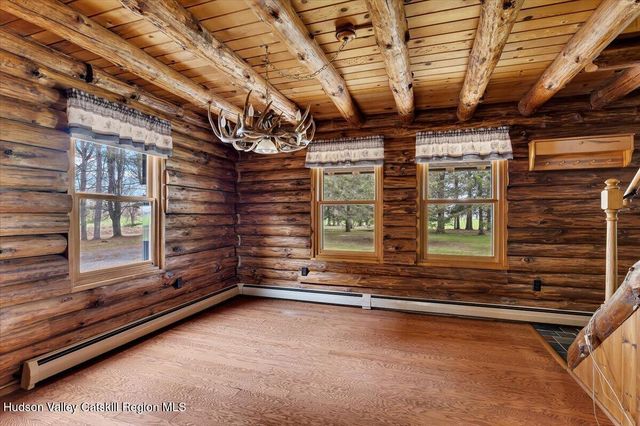 2213 U.S. 9, Kinderhook, NY 12106