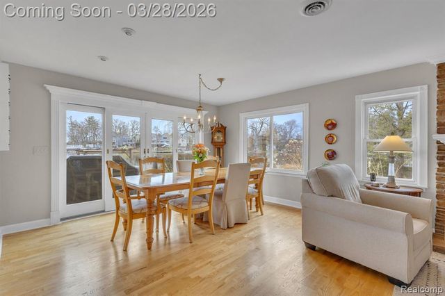 664 King Circle, Lake Orion, MI 48362