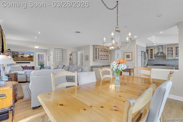 664 King Circle, Lake Orion, MI 48362