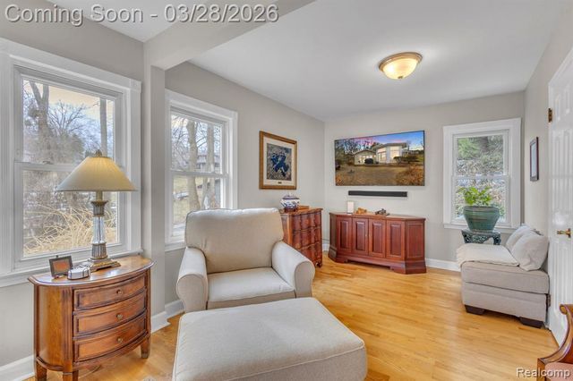 664 King Circle, Lake Orion, MI 48362