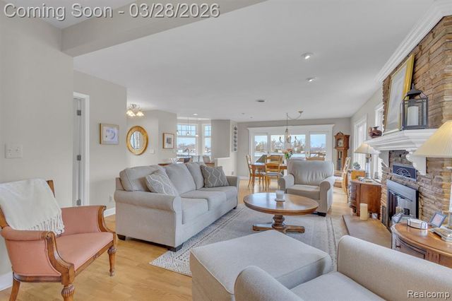 664 King Circle, Lake Orion, MI 48362