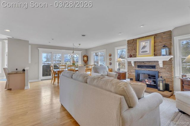 664 King Circle, Lake Orion, MI 48362