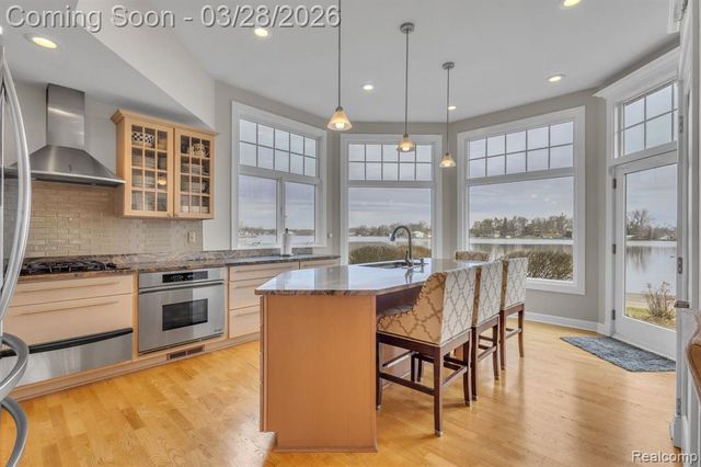 664 King Circle, Lake Orion, MI 48362