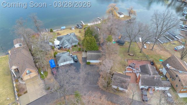 664 King Circle, Lake Orion, MI 48362